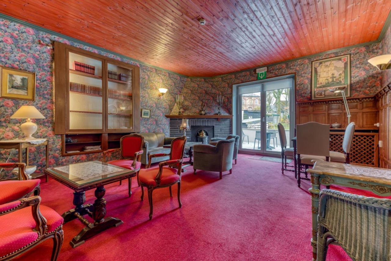 Hotel Le Cor De Chasse Saint-Hubert Exterior photo